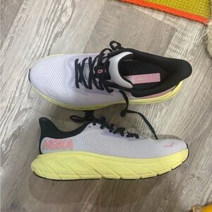 Hoka Arahi 7 Women's yuzu/starlight glow